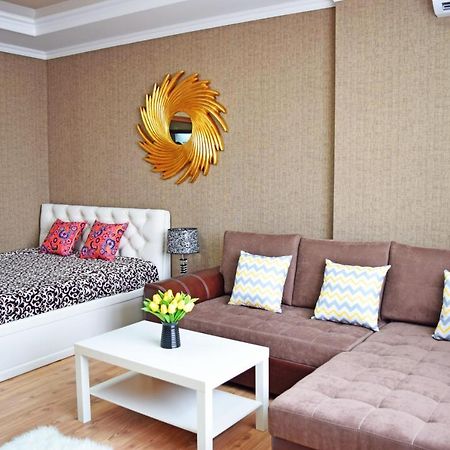 Sunny Apartment With Mountain View Bishkek Exterior photo