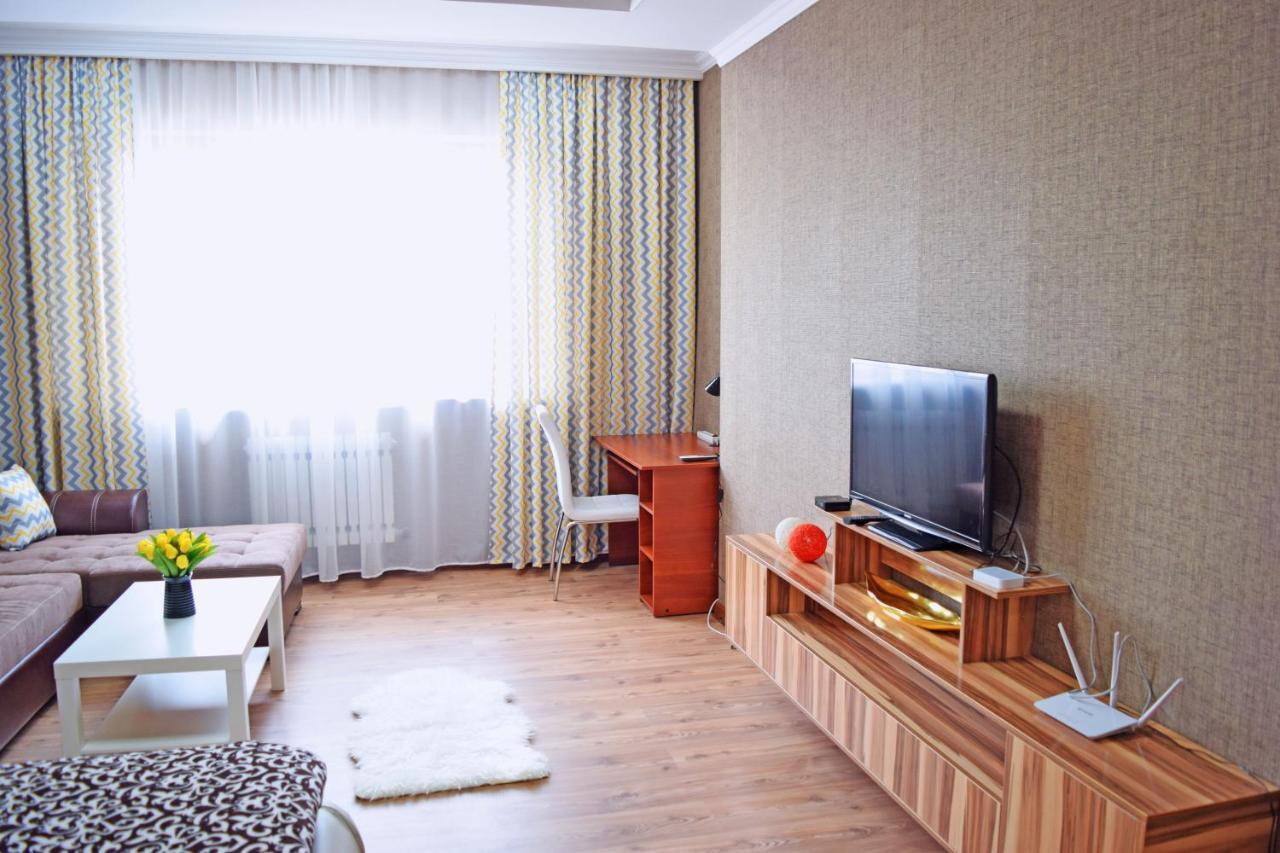 Sunny Apartment With Mountain View Bishkek Exterior photo