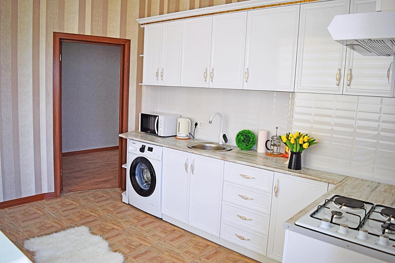 Sunny Apartment With Mountain View Bishkek Exterior photo