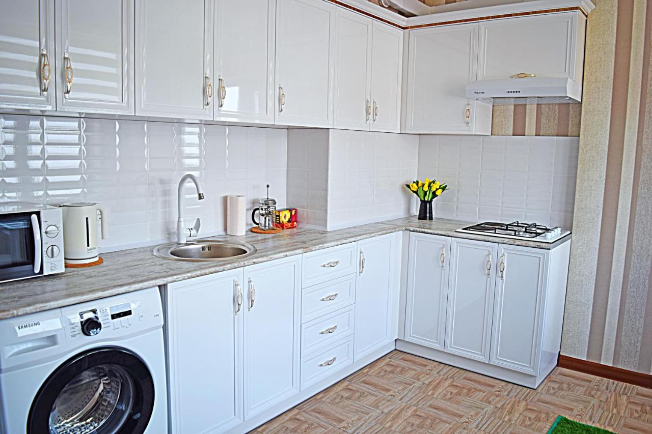 Sunny Apartment With Mountain View Bishkek Exterior photo