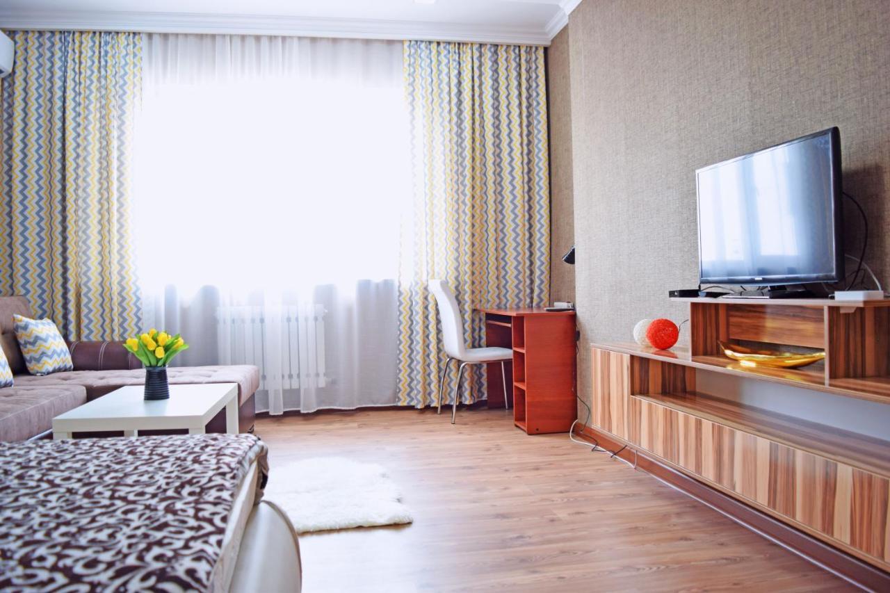 Sunny Apartment With Mountain View Bishkek Exterior photo